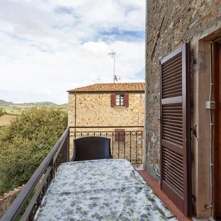 Serene In With Balcony & Heating