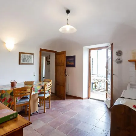 Serene In With Balcony & Heating Tatil Evi *