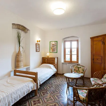 Serene In With Balcony & Heating *